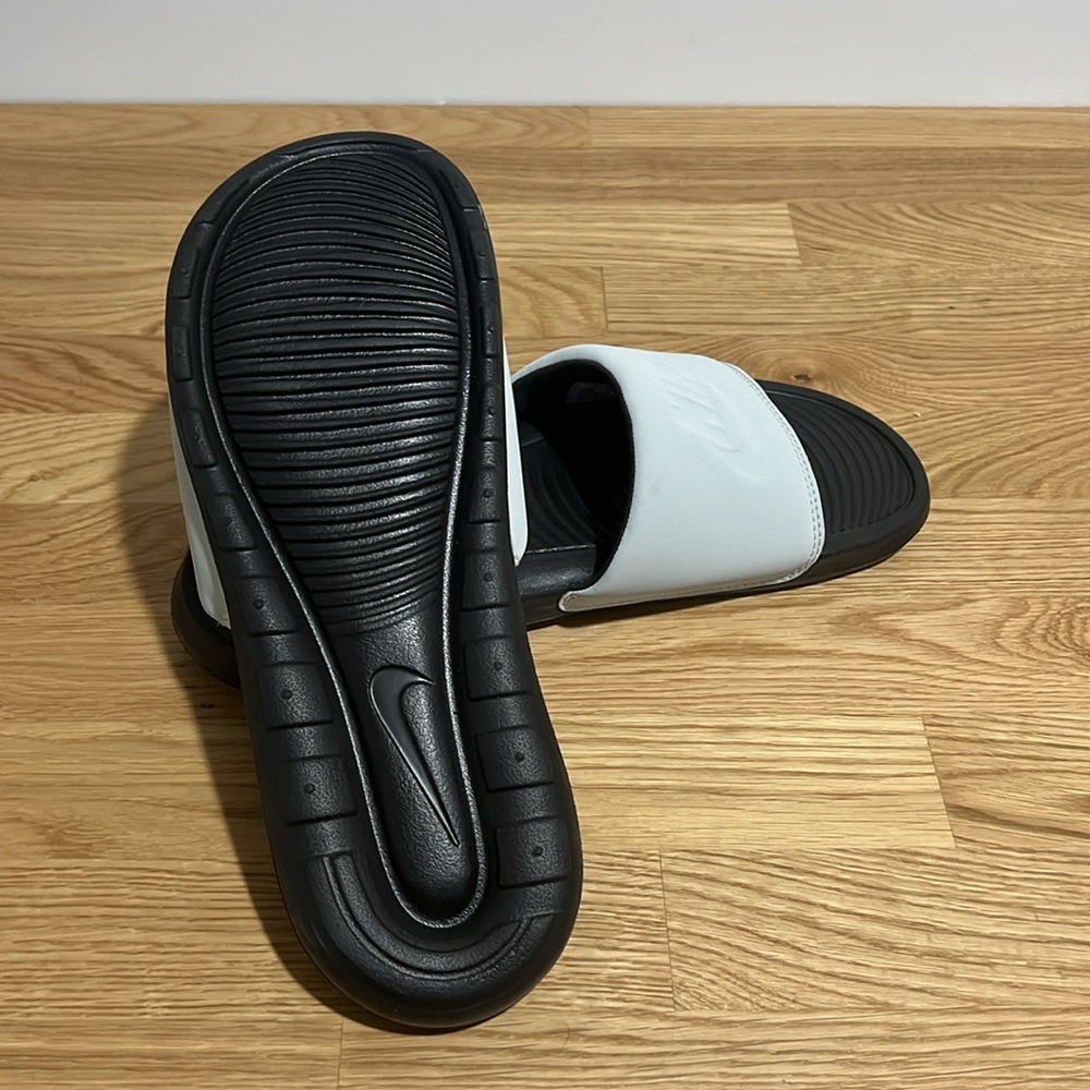 Brand new pair of men’s Nike Victori One Slide size 10 - Picture 5 of 5